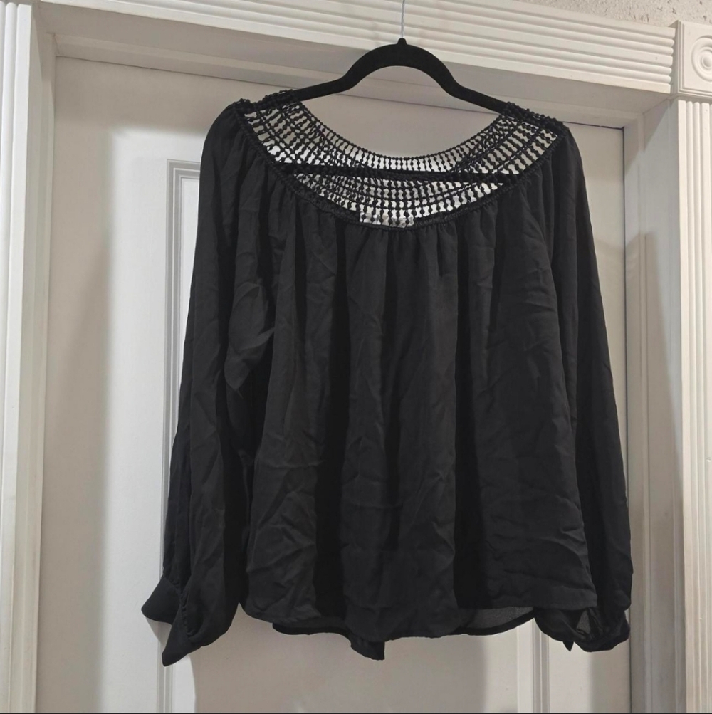 HAVE Black Crochet Neck Blouse Long Sleeve Size L - Flaw